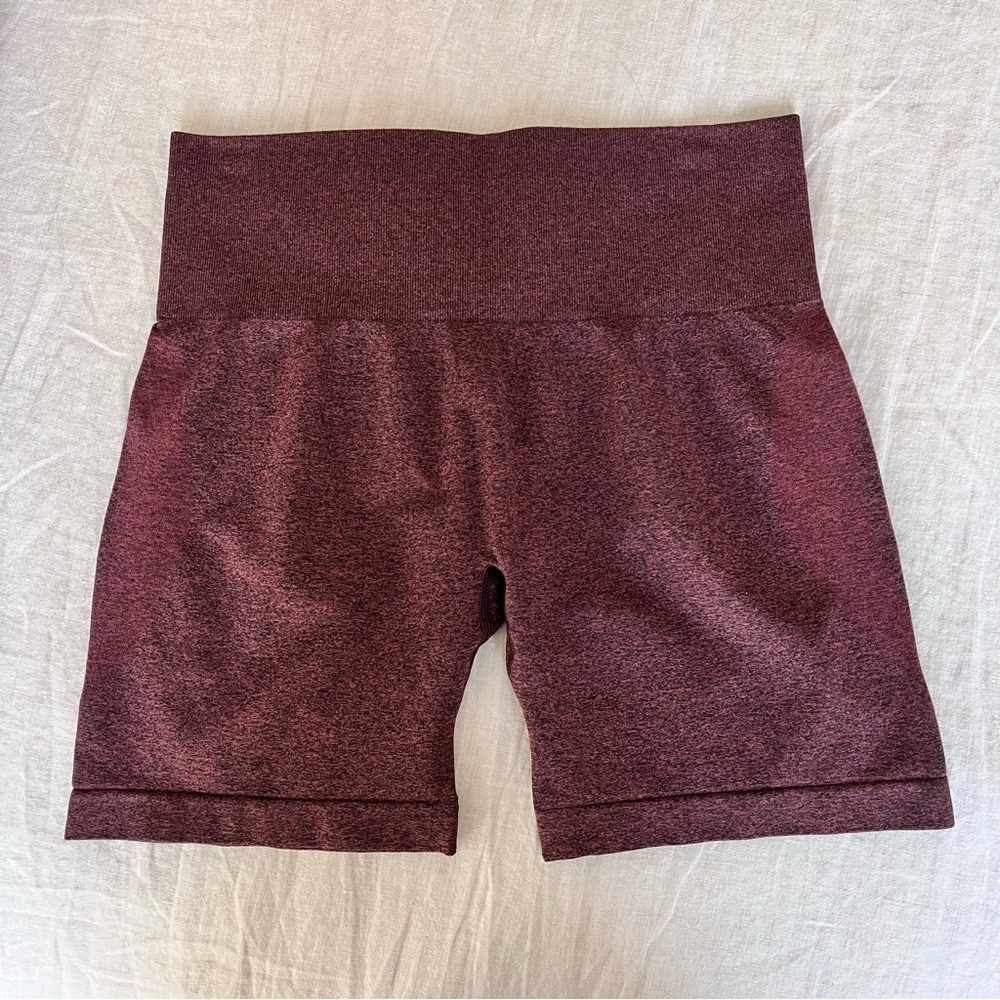 CONTOUR SEAMLESS WORKOUT SHORTS
